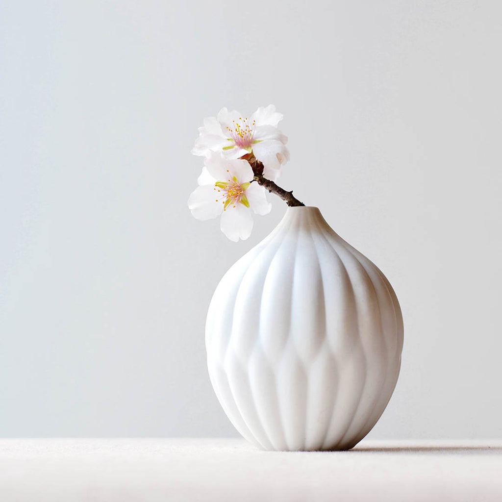 Petite Porcelain Vase - Mahogany Home EssentialsVases